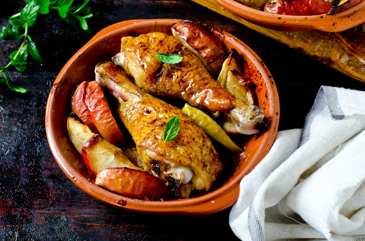 Baked chicken legs with apples