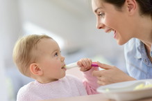 mama i dziecko, mama karmi dziecko