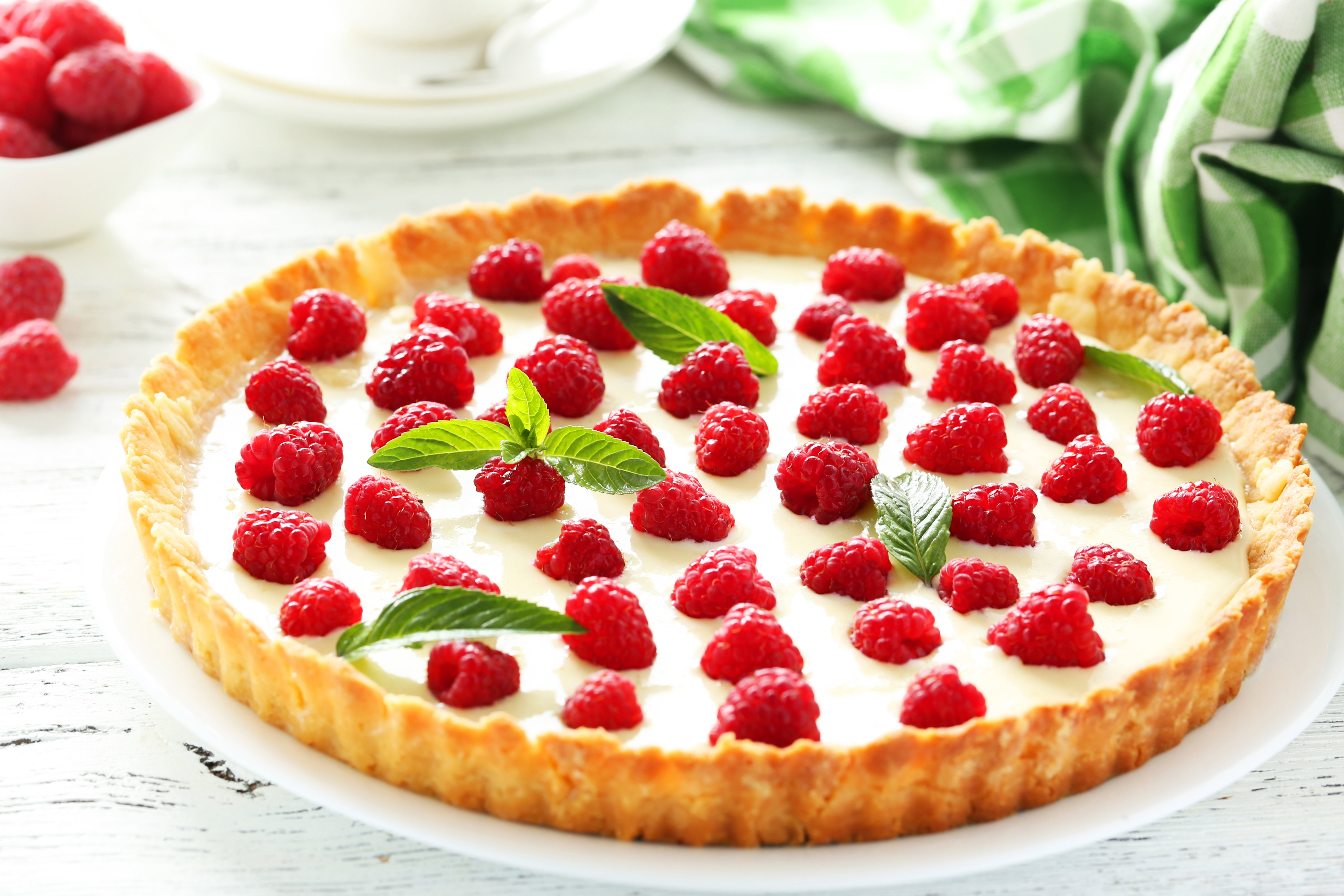 Tarta z malinami i budyniem