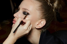 Makijaż smoky eyes - jak zrobić krok po kroku, makijaż dla blondynek, dla brunetek, dla zielonych oczu, dla niebieskich oczu
