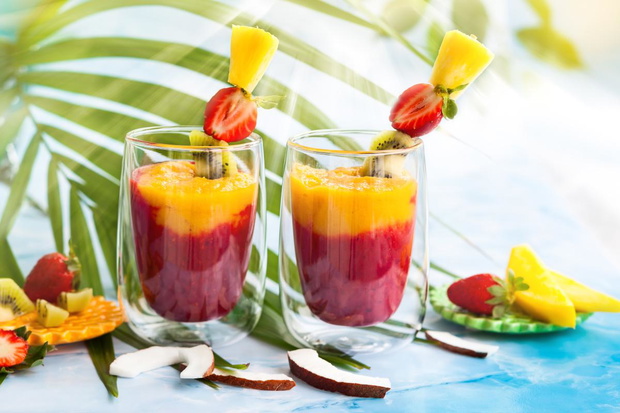 koktajl-z-mango-i-truskawek-2512184-ba05e24