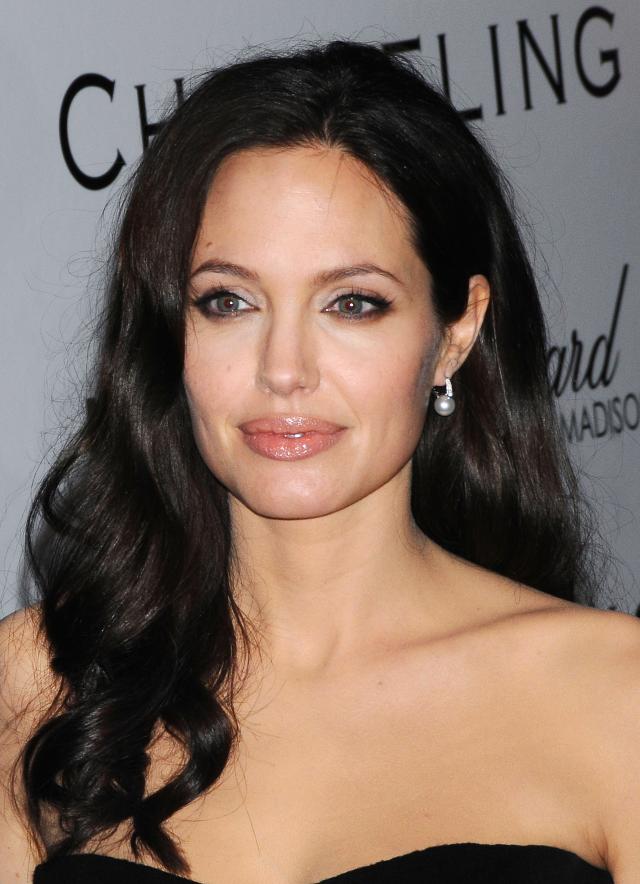 Angelina Jolie, makijaż, fryzury