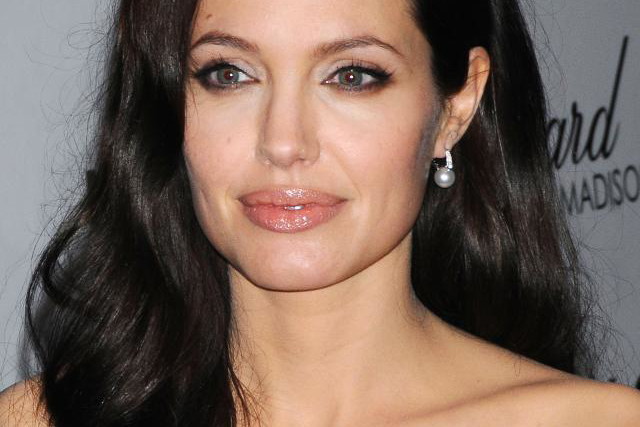 Angelina Jolie, makijaż, fryzury