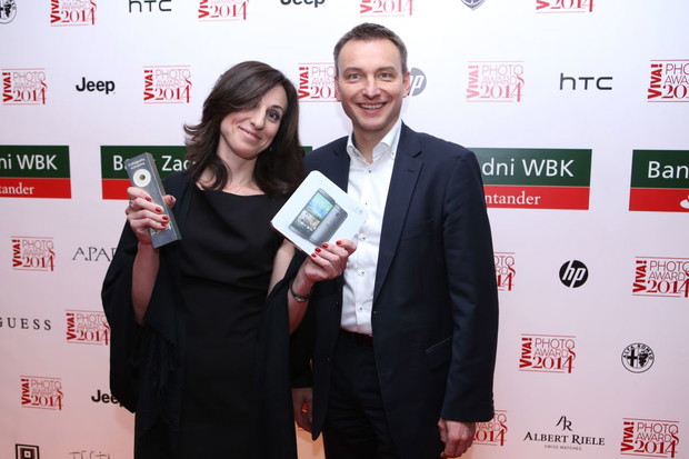 André Lönne Vice President DACH, Turkey and Poland z laureatką Viva!Photo Awards Fabiolą Jaghnoun Jurga