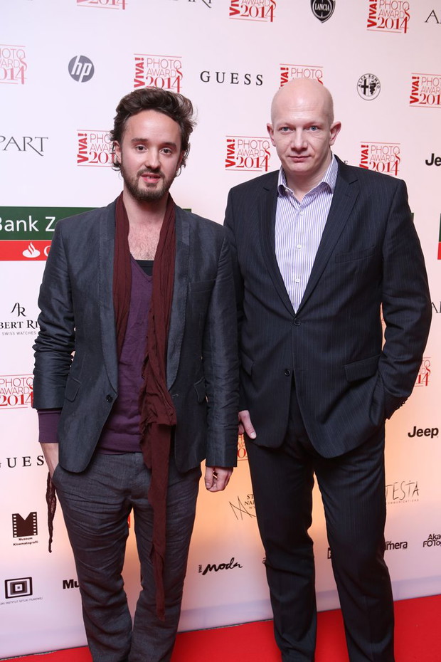 Laureat Viva! Photo Awards Maciej Bernat z Waldemarem Madajczykiem (Guess)