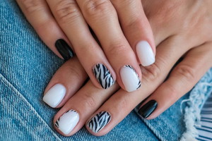 paznokcie zebra