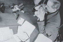 Witold Gombrowicz z kotem Autostopem, 1968