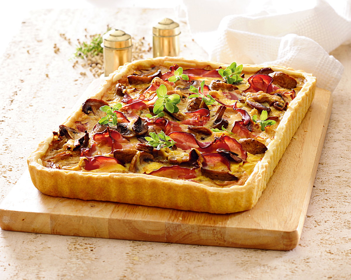 Tarta cebulowa z boczkiem i pieczarkami