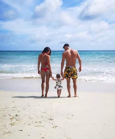 anna-lewandowska-klara-lewandowska-robert-lewandowski-2412251-988f241