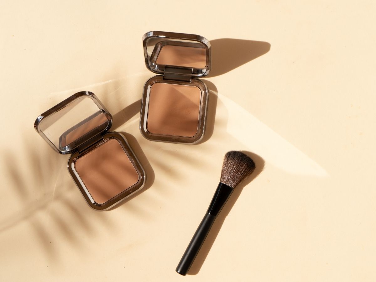 Najlepszy bronzer do twarzy - 5 top produktów, które warto mieć w swojej kosmetyczce