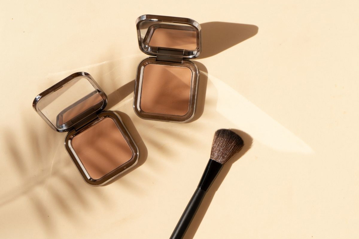 Najlepszy bronzer do twarzy - 5 top produktów, które warto mieć w swojej kosmetyczce