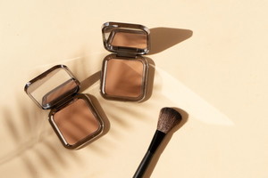 Najlepszy bronzer do twarzy - 5 top produktów, które warto mieć w swojej kosmetyczce
