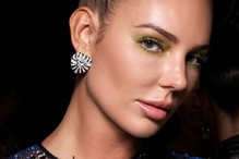 Matcha latte make-up - modny makijaż na jesień 2023