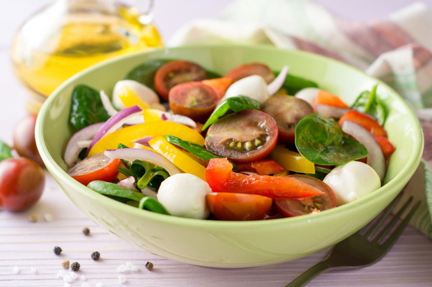 fit-kolacja-z-niczego-salatka-z-mozzarella-2483835-eacb44f