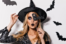 makijaż czarownicy na Halloween 2022