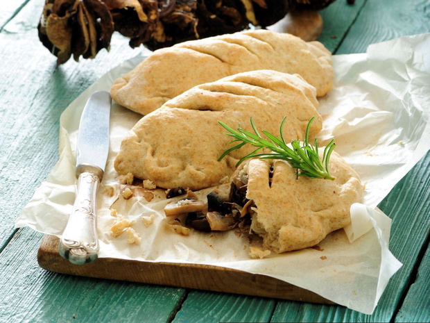 calzone-z-grzybami-2442428-7d54e80