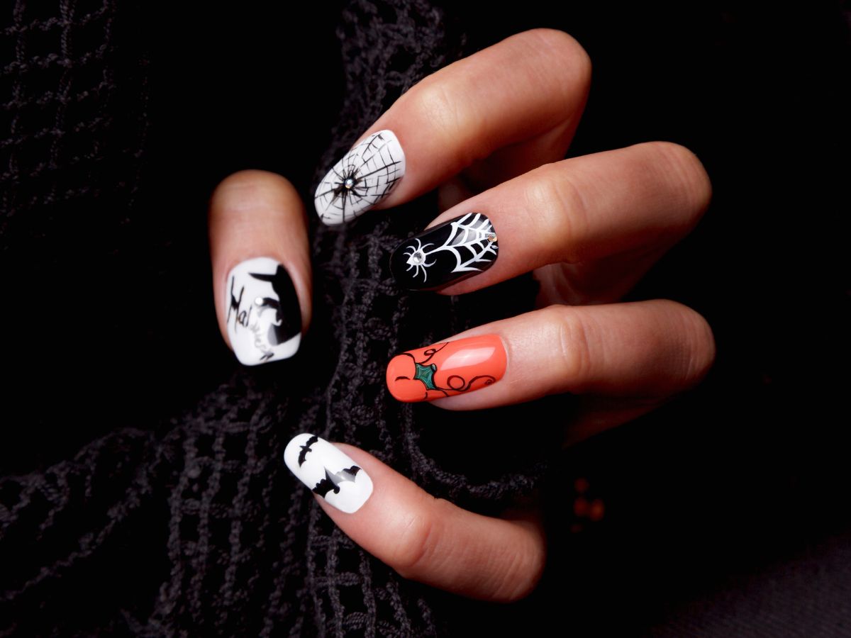 Paznokcie halloweenowe - modne wzory i kolory, trendy w manicure na Halloween 2023