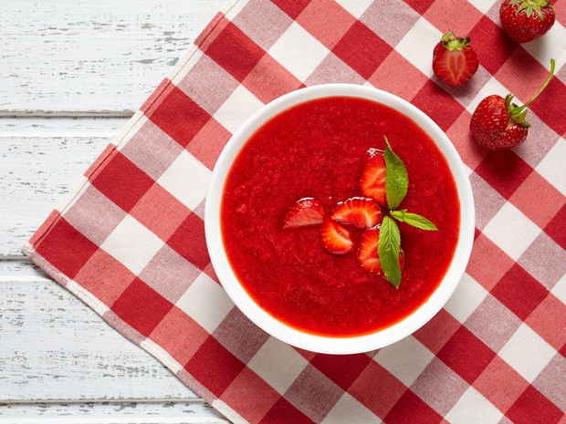 zupy-na-lato-zupa-truskawkowa-2485498-04f4e13
