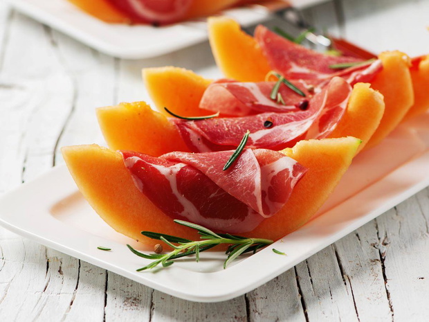 letnie-przekaski-na-impreze-melon-z-szynka-2485890-7bf129d