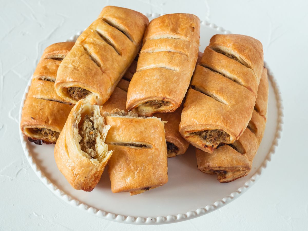 Keto paszteciki z kapustą i grzybami i mięsem mielonym - łatwe i szybkie przepisy na słoną keto przekąskę