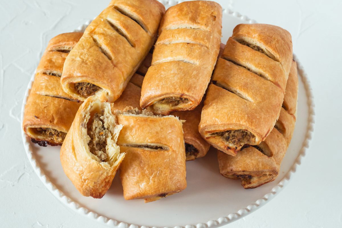 Keto paszteciki z kapustą i grzybami i mięsem mielonym - łatwe i szybkie przepisy na słoną keto przekąskę