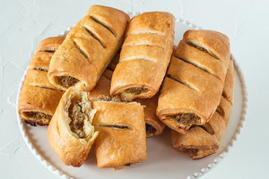Keto paszteciki z kapustą i grzybami i mięsem mielonym - łatwe i szybkie przepisy na słoną keto przekąskę