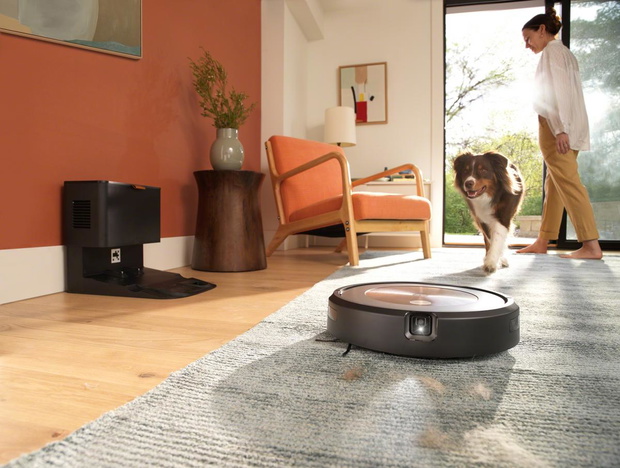 roombaj9-photolifestylelivingroompetfur-jpg-2510864-131c579