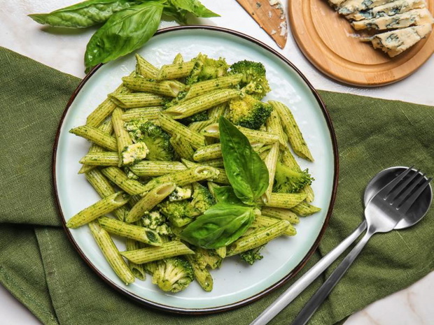szybki-makaron-z-pesto-2513278-277d9c8
