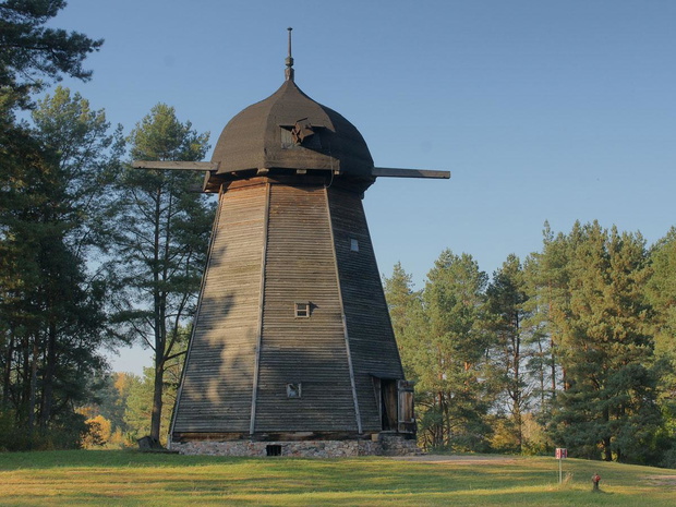 wiatrak-skansen-w-olsztynku-2490106-f41f996