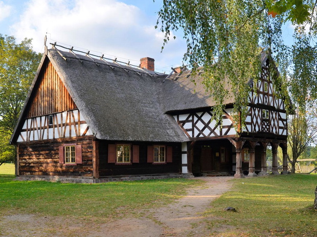 dom-skansen-w-olsztynku-2490112-faa08fe