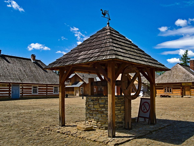 rynek-galicyjski-w-sanoku-2490105-011776a