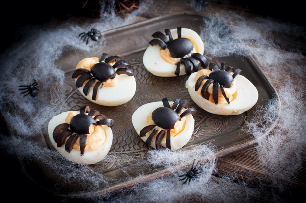 fit-przekaski-na-halloween-gniazda-tarantuli-2490276-c81cfb2