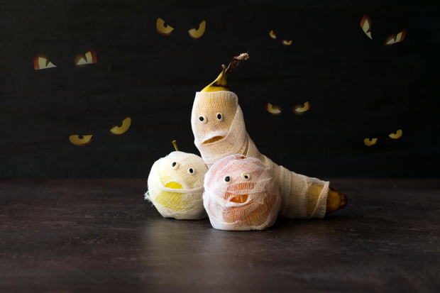 zdrowy-podarunek-na-halloween-owoce-mumie-2490300-ff4ea47