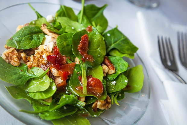 keto-salatka-na-grilla-z-boczkiem-2511666-79ea3cb