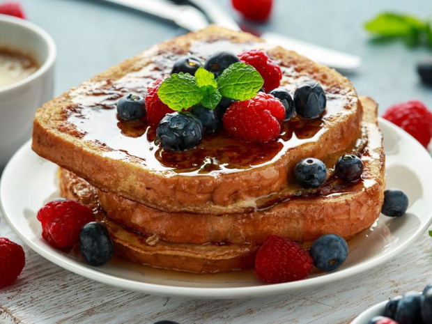 sniadanie-z-jajek-tost-francuski-2522028-f2c8345