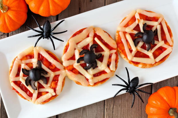 fit-przekaski-na-halloween-pizzerki-pajeczyny-2490283-8837fd3