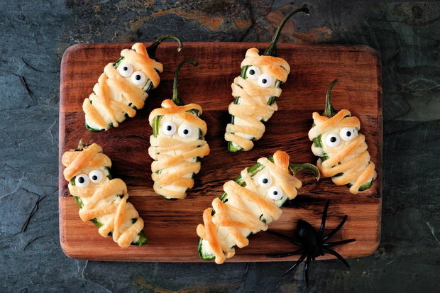 fit-przekaski-na-halloween-faszerowane-papryczki-mumie-2490287-dfcdf3d