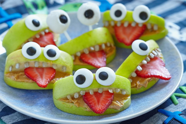 fit-przekaski-na-halloween-potwory-z-jablek-i-truskawek-2490286-38bf4c6