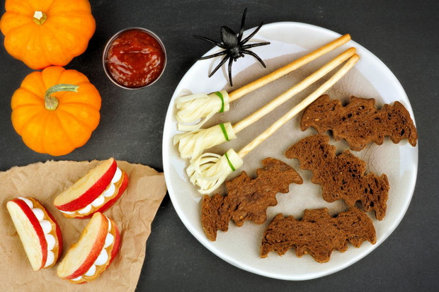 fit-przekaski-na-halloween-tosty-nietoperze-2490285-fd9c918