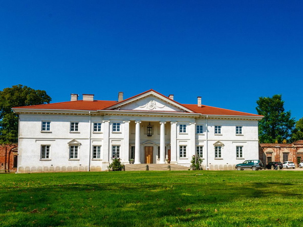 palac-w-korczewie-2490548-9e4222a