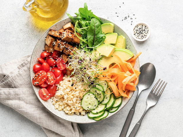 salatka-z-tofu-i-awokado-2467247-e91b18c