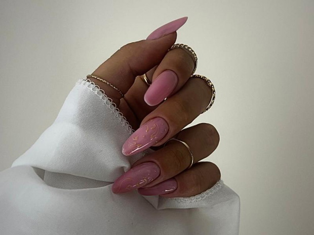 mauve-nails-2513773-89a7624