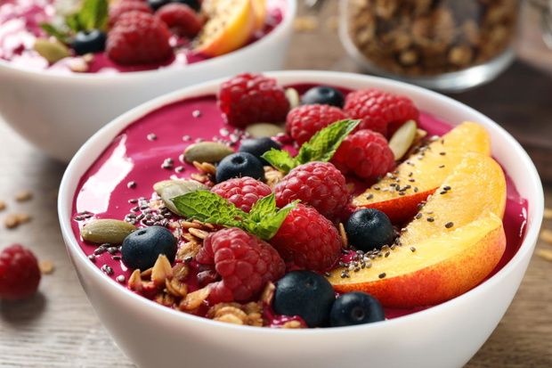 acai-bowl-z-brzoskwinia-2513631-c60e94b