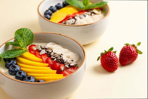 sniadaniowy-bowl-z-owocami-1-jpg-2513769-1a90bcb