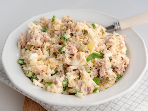 salatka-na-grilla-z-tunczykiem-i-jajkiem-i-majonezem-2513670-a57e122