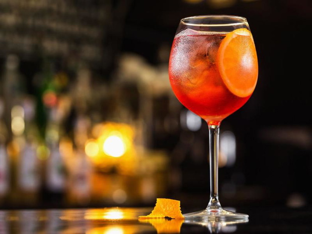 drinki-z-aperolem-aperol-spritz-2493126-2dfd4f8