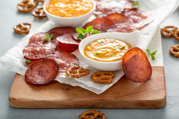 keto-chipsy-z-salami-2514477-3dbd6ea
