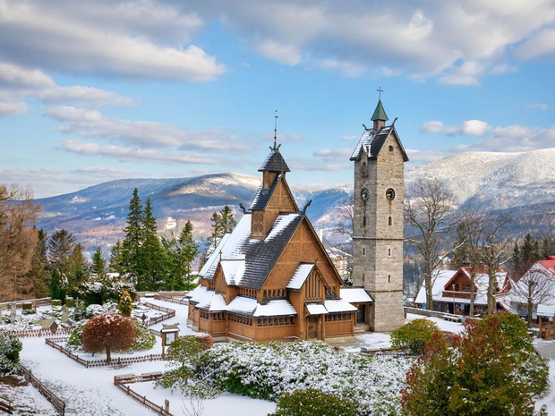 swiatynia-wang-w-karpaczu-2493978-fa3e720