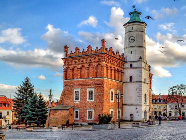 rynek-w-sandomierzu-2493977-6e4fd93