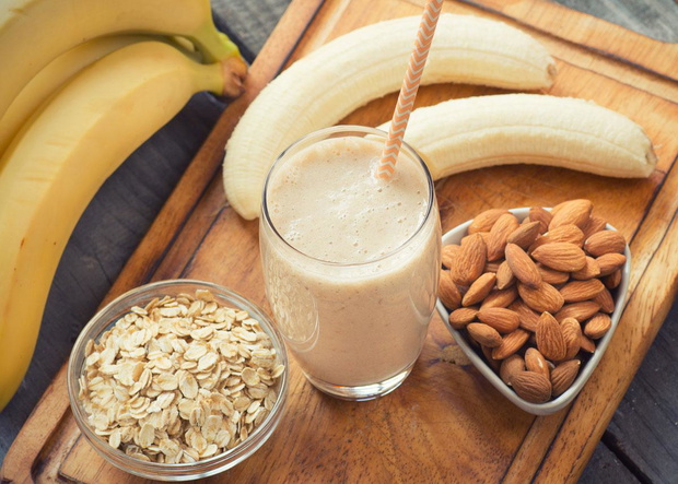koktajl-bananowy-fit-2494569-ade19df